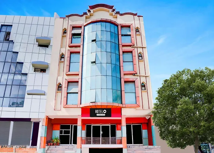 Hotel O Hussainganj Near Vidhansabha