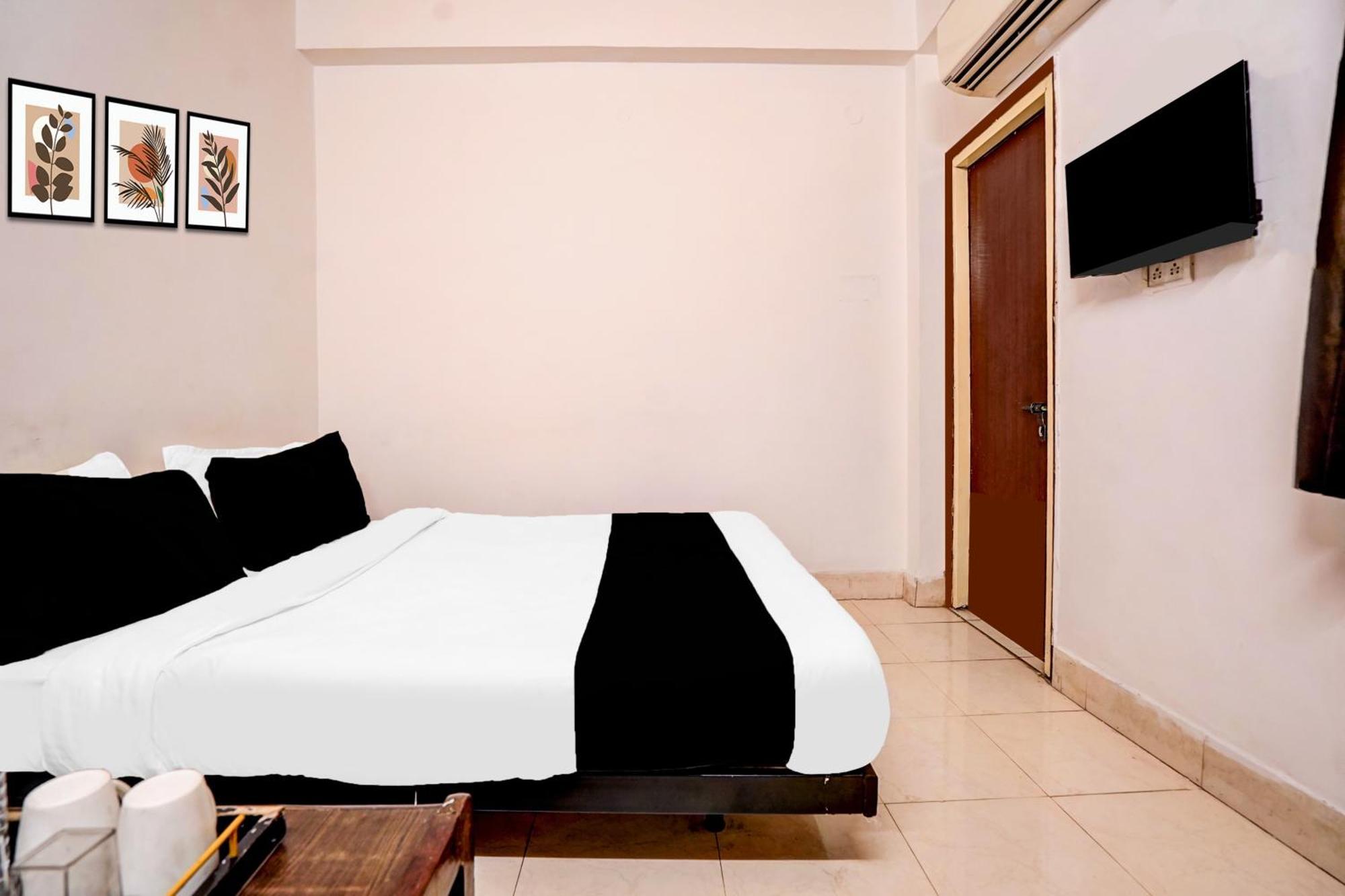 Hotel O Hussainganj Near Vidhansabha